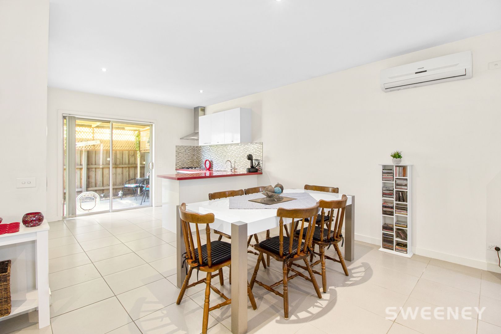 2/10 Linden Street, Altona Meadows VIC 3028, Image 2