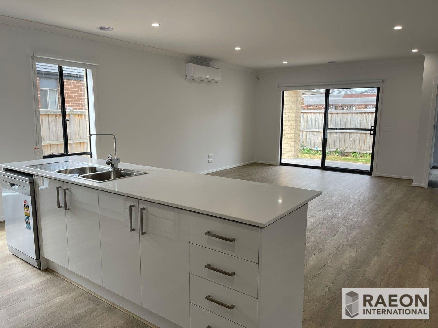 5 bedrooms House in 38 Langdon Dr WYNDHAM VALE VIC, 3024