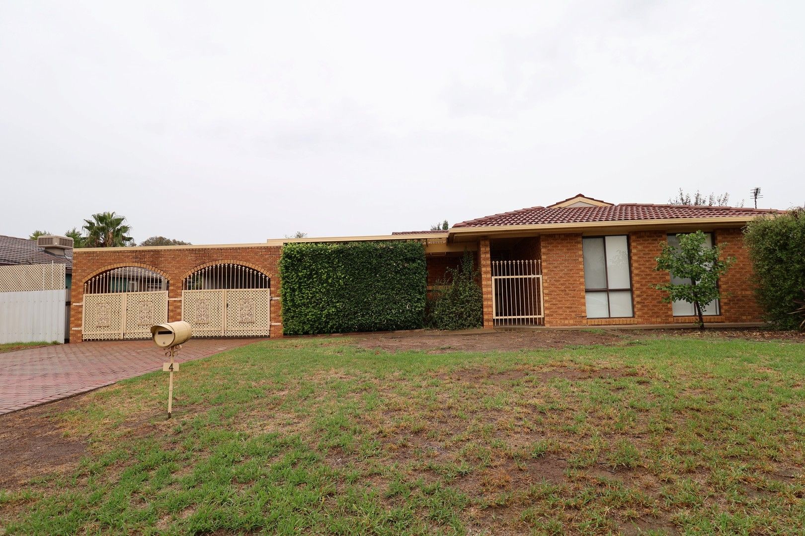 3 bedrooms House in 4 Darri Street GLENFIELD PARK NSW, 2650