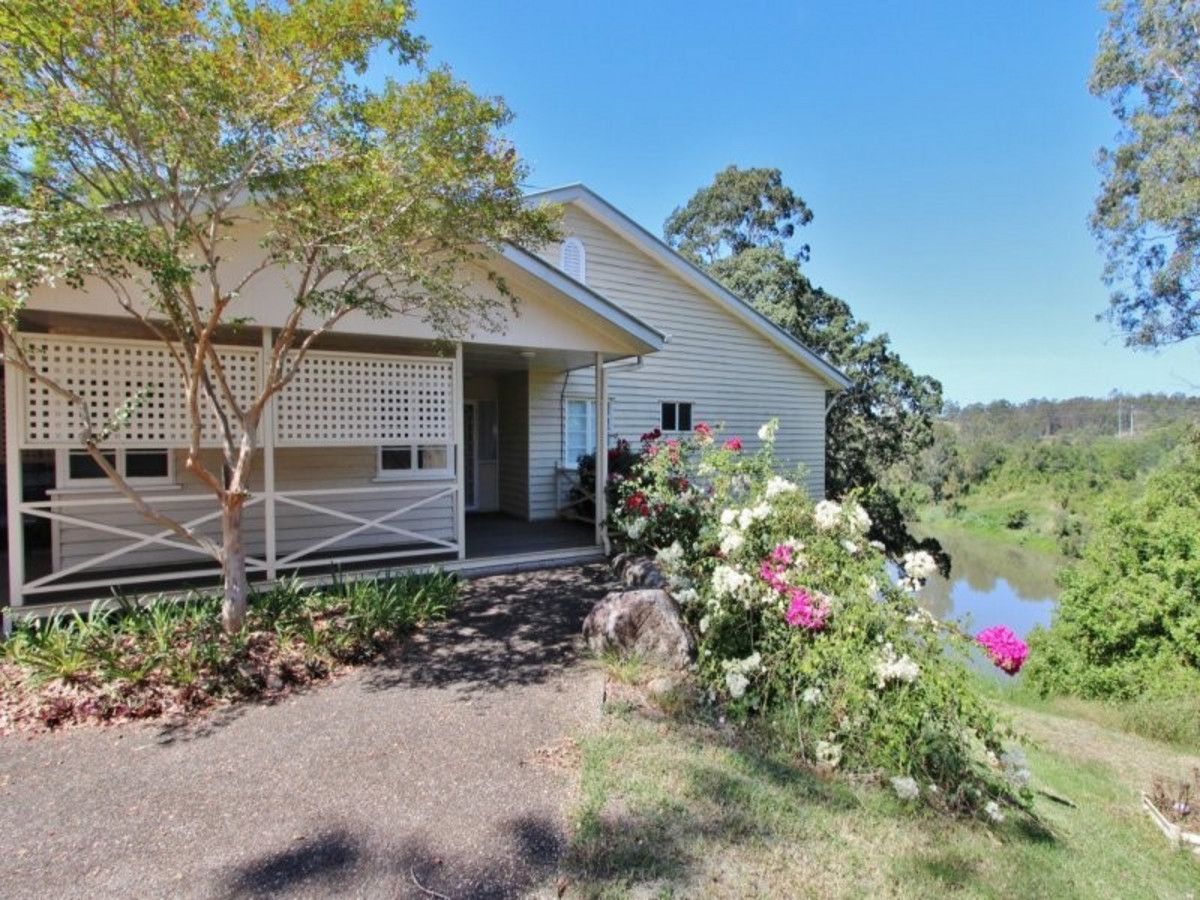 4 bedrooms House in 12 Nawalla Court KARANA DOWNS QLD, 4306