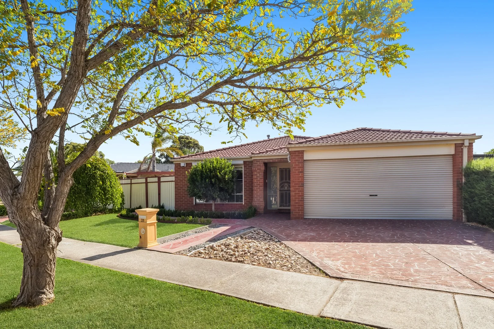 39 Cardinia Crescent, Taylors Hill VIC 3037