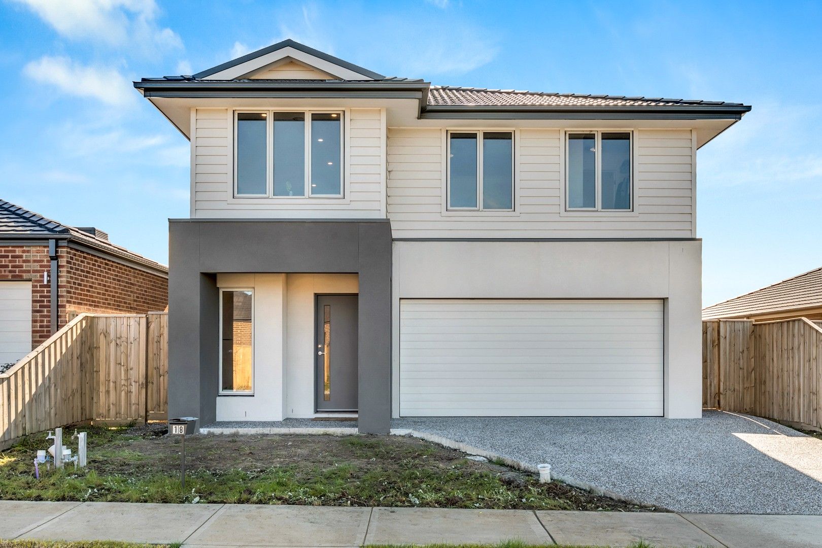 4 bedrooms House in 18 Lemongrass Drive MICKLEHAM VIC, 3064