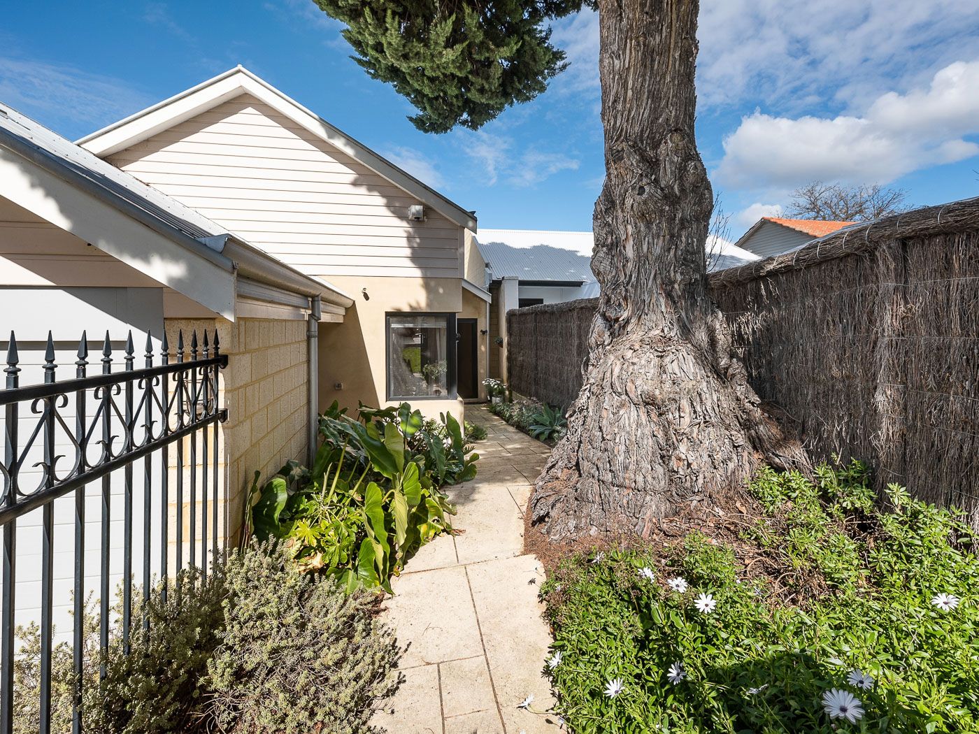 4 Dandenong Road, Attadale WA 6156, Image 1