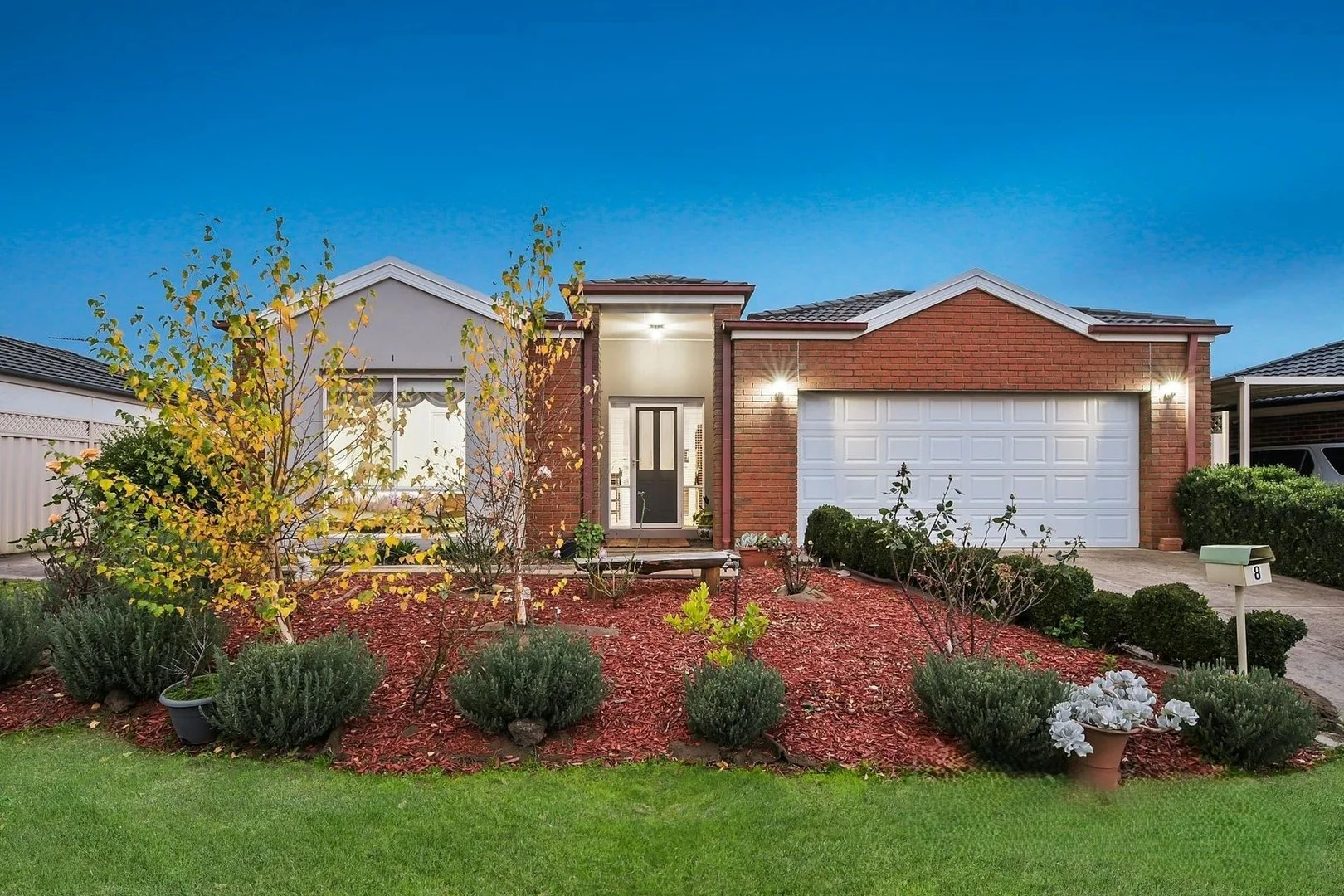 8 Teal Place, Pakenham VIC 3810