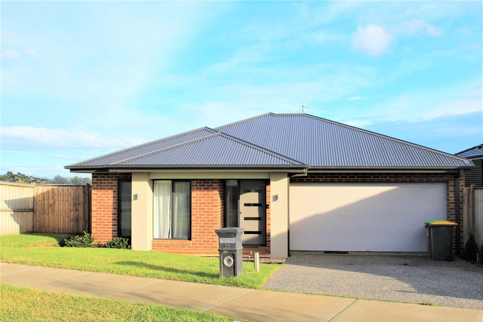 3 bedrooms House in 21 Staghorn Park Way DROUIN VIC, 3818