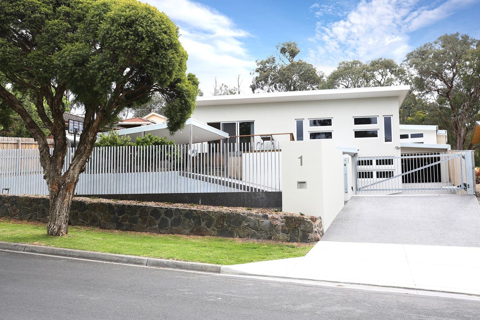 1 Pinewood Avenue, Ringwood East Property History & Address Research