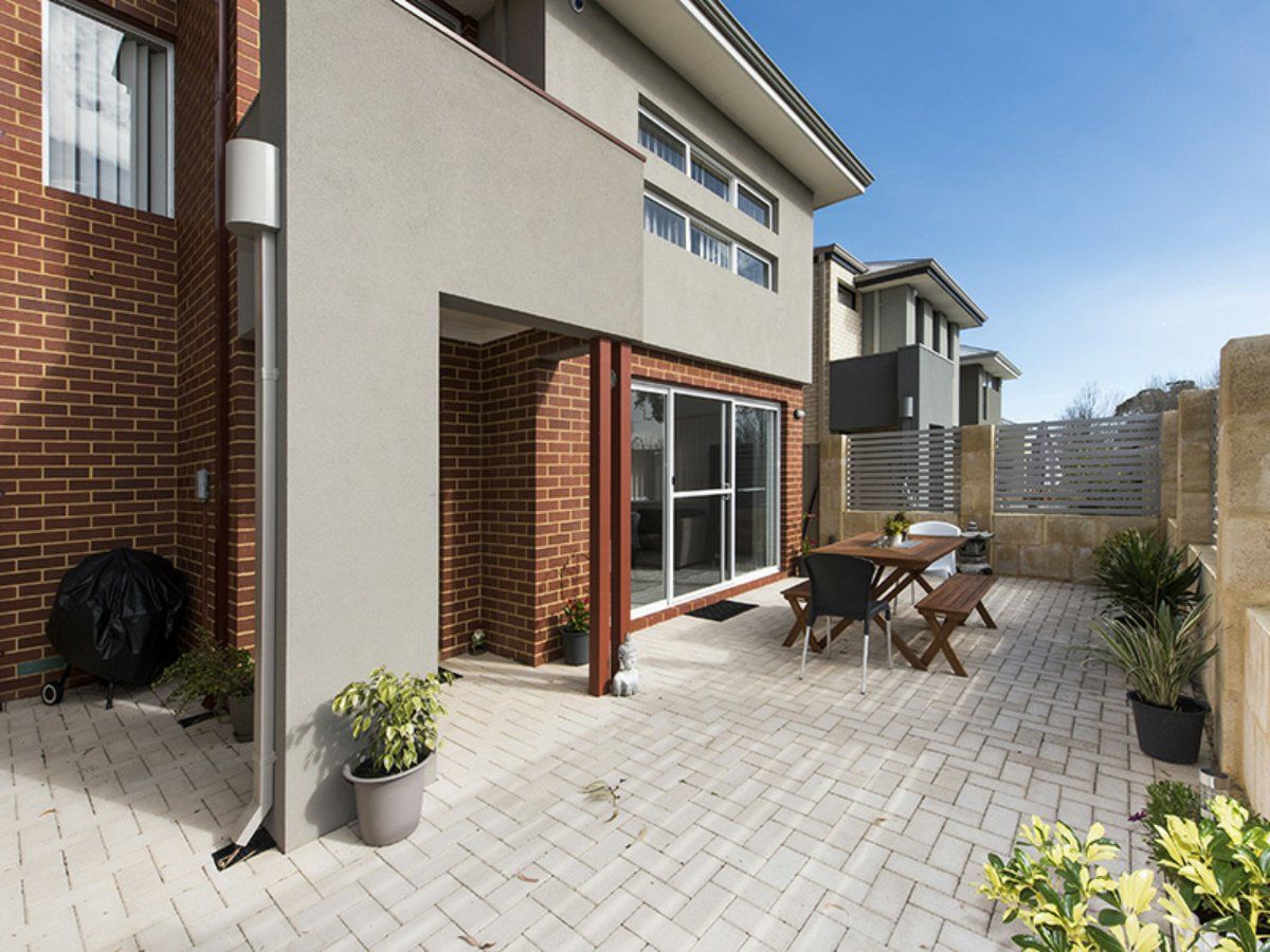 4 bedrooms House in 74 Clyde Avenue BALDIVIS WA, 6171