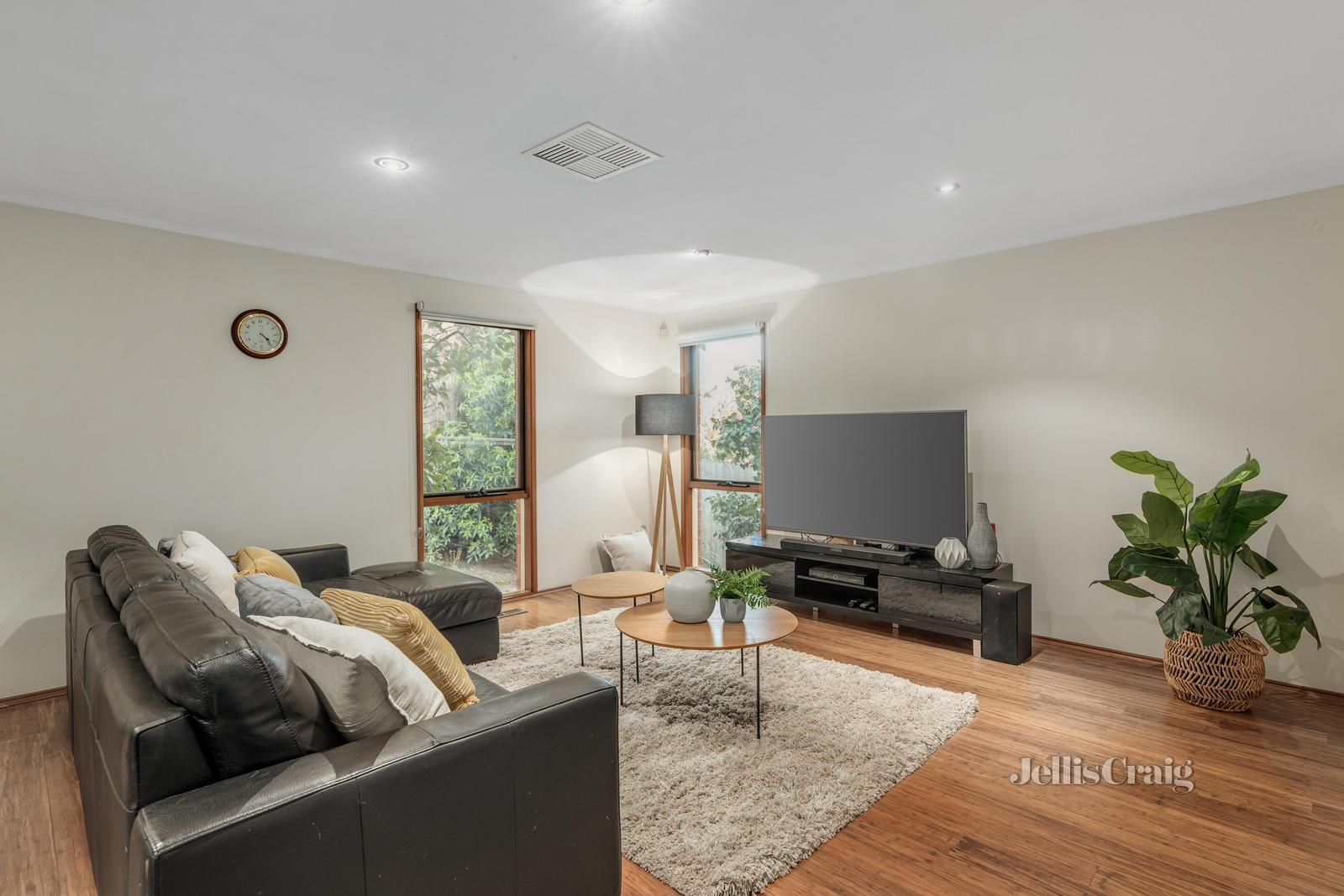 14 Manorwood Place, Mitcham VIC 3132, Image 2