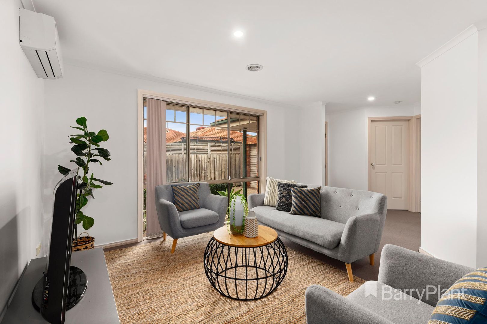 2/7 Bradley Drive, Mill Park VIC 3082, Image 2