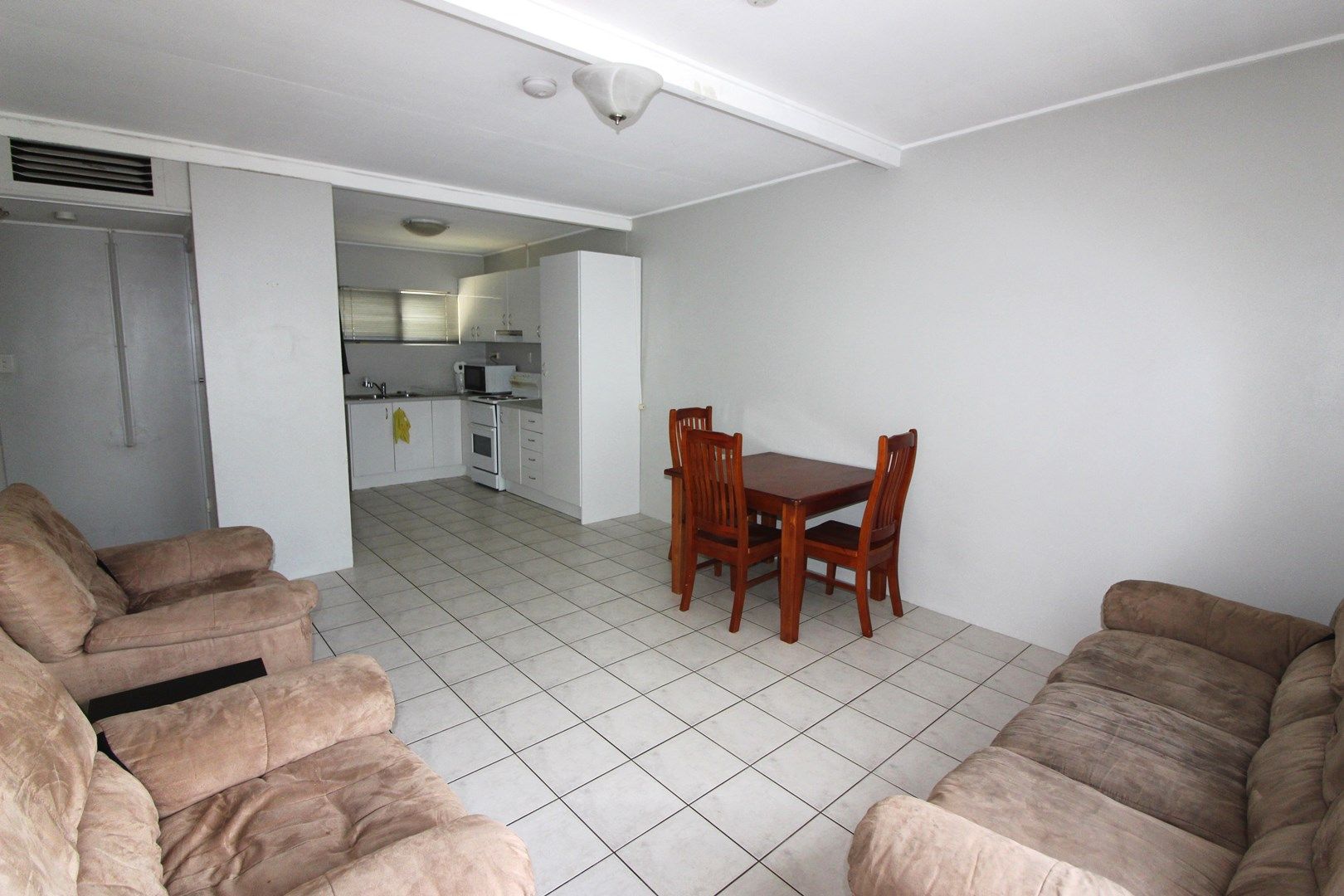 2 bedrooms Apartment / Unit / Flat in Unit 5/2 Daphne Ave MOUNT ISA QLD, 4825