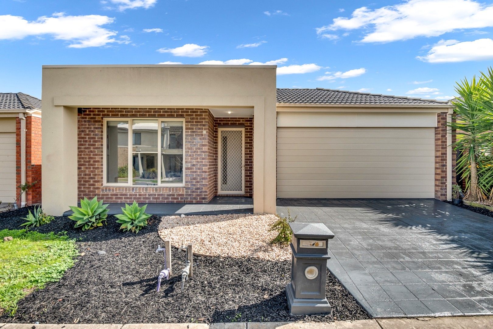 4 bedrooms House in 22 Huntingfield Street CRAIGIEBURN VIC, 3064