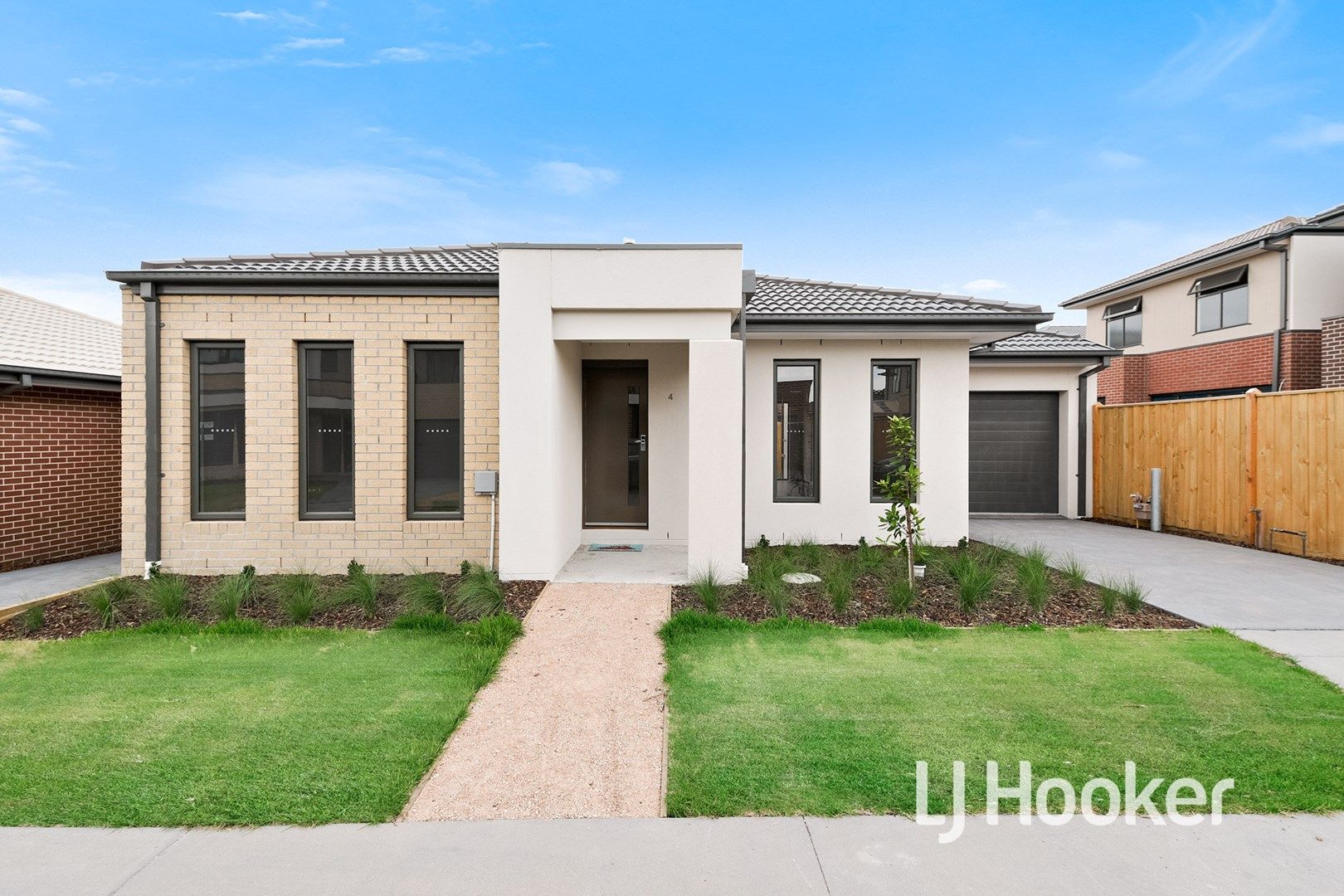 2 bedrooms House in 4 Tapas Court LYNBROOK VIC, 3975
