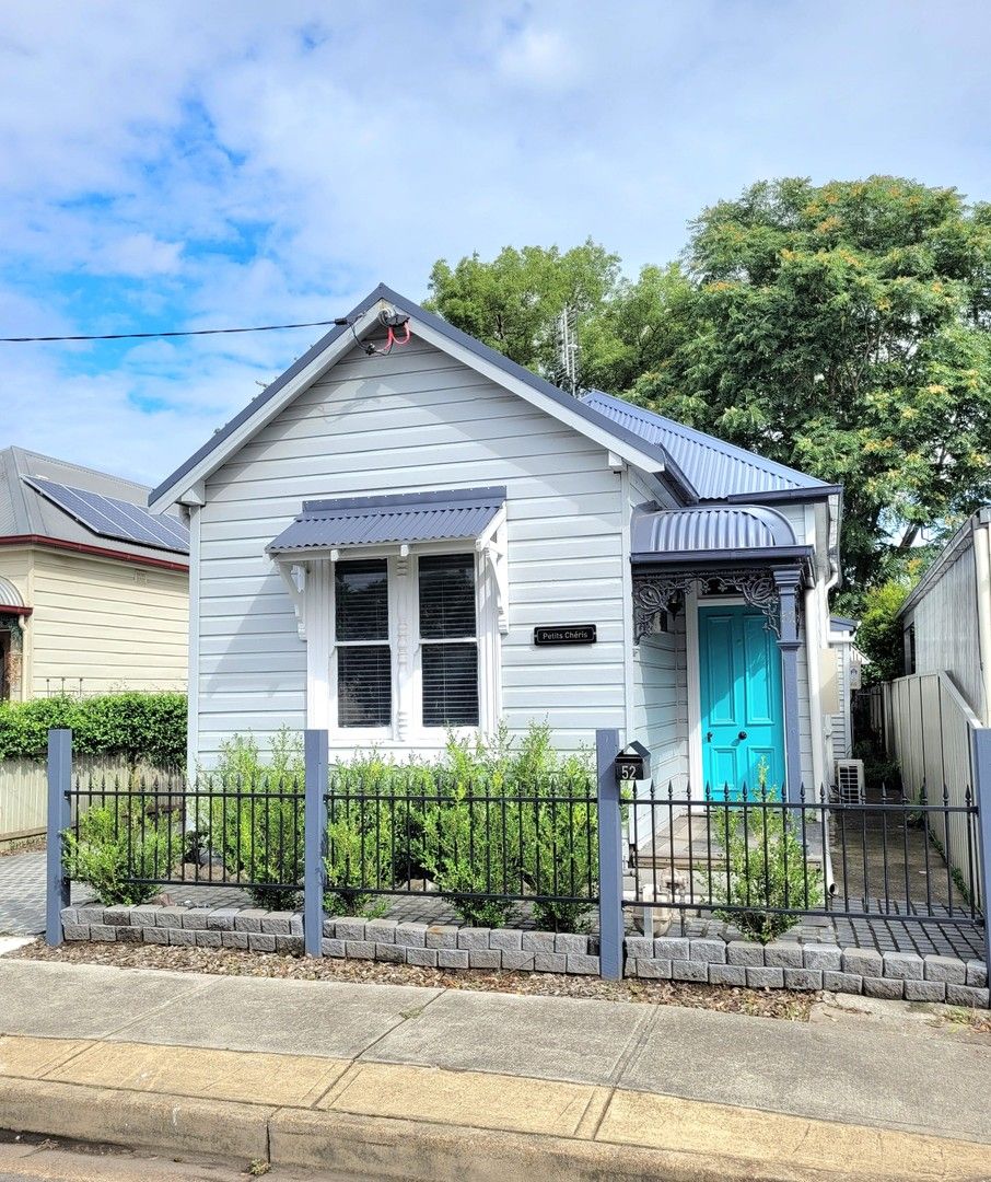 2 bedrooms House in 52 CHARLES STREET MAITLAND NSW, 2320