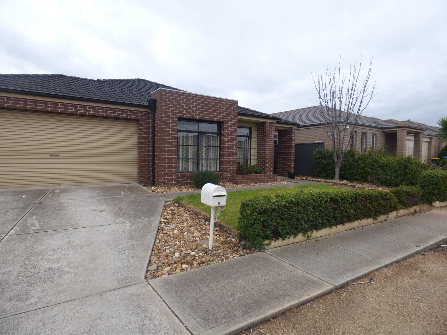 3 bedrooms House in 5 Brumby Street MANOR LAKES VIC, 3024