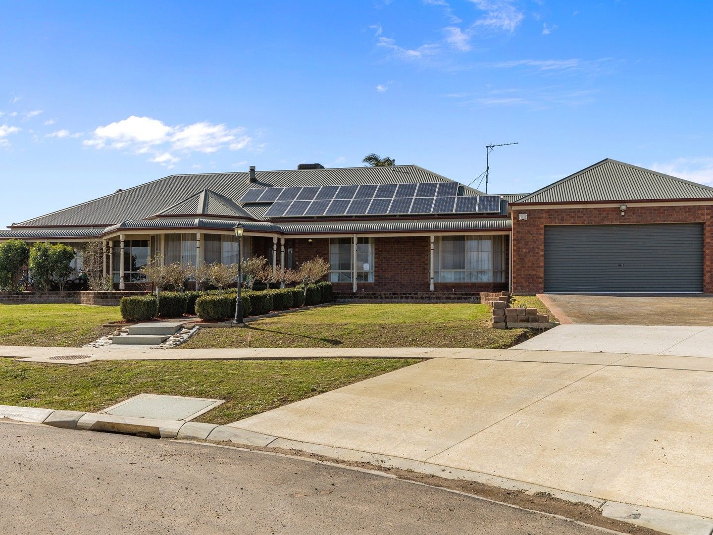 4 bedrooms House in 22 Ridd Court SEYMOUR VIC, 3660