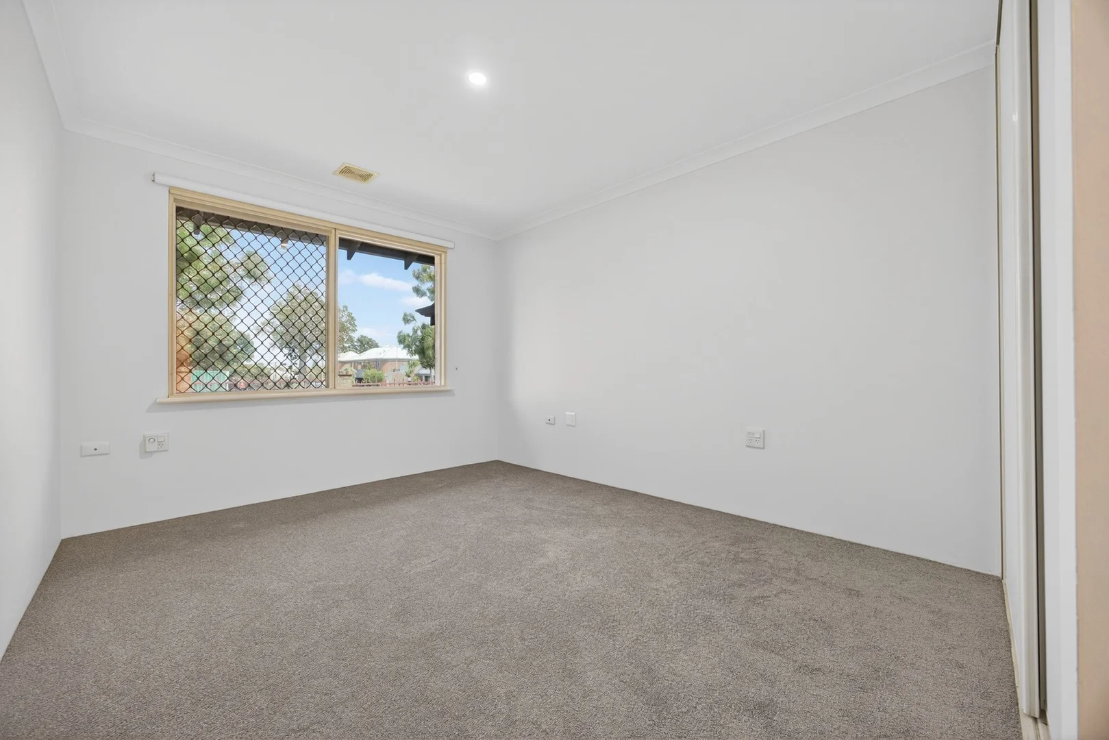 Additional image 21 of 1/39 Elizabeth Street, Cloverdale WA 6105