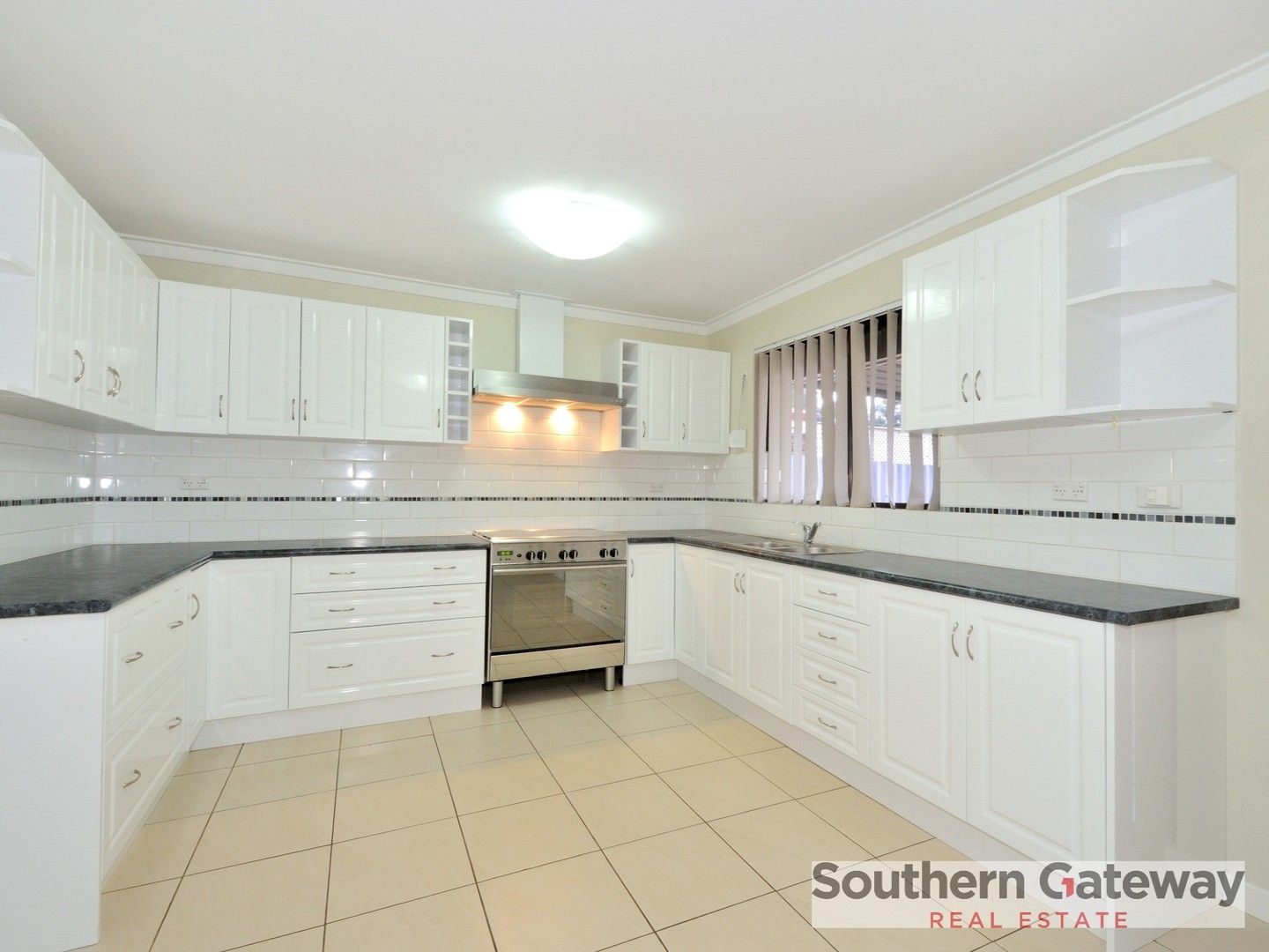 3 bedrooms House in 34 Kemmish Avenue PARMELIA WA, 6167