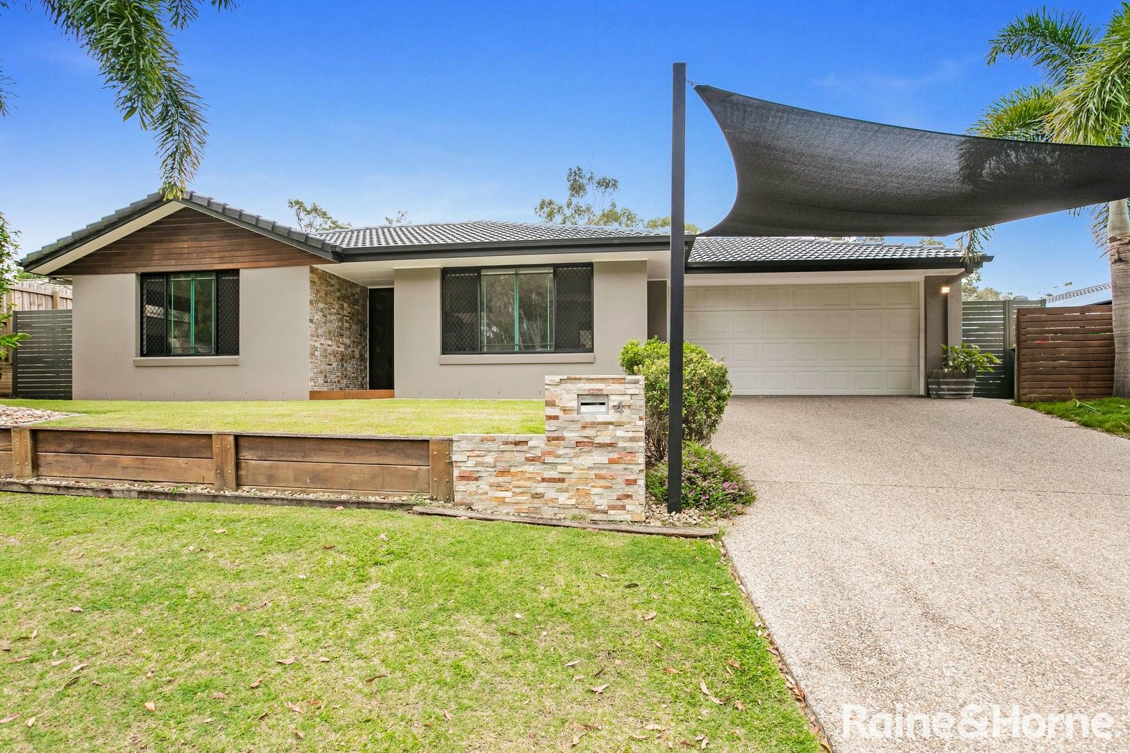 4 bedrooms House in 4 Hibbertia Close CAPALABA QLD, 4157