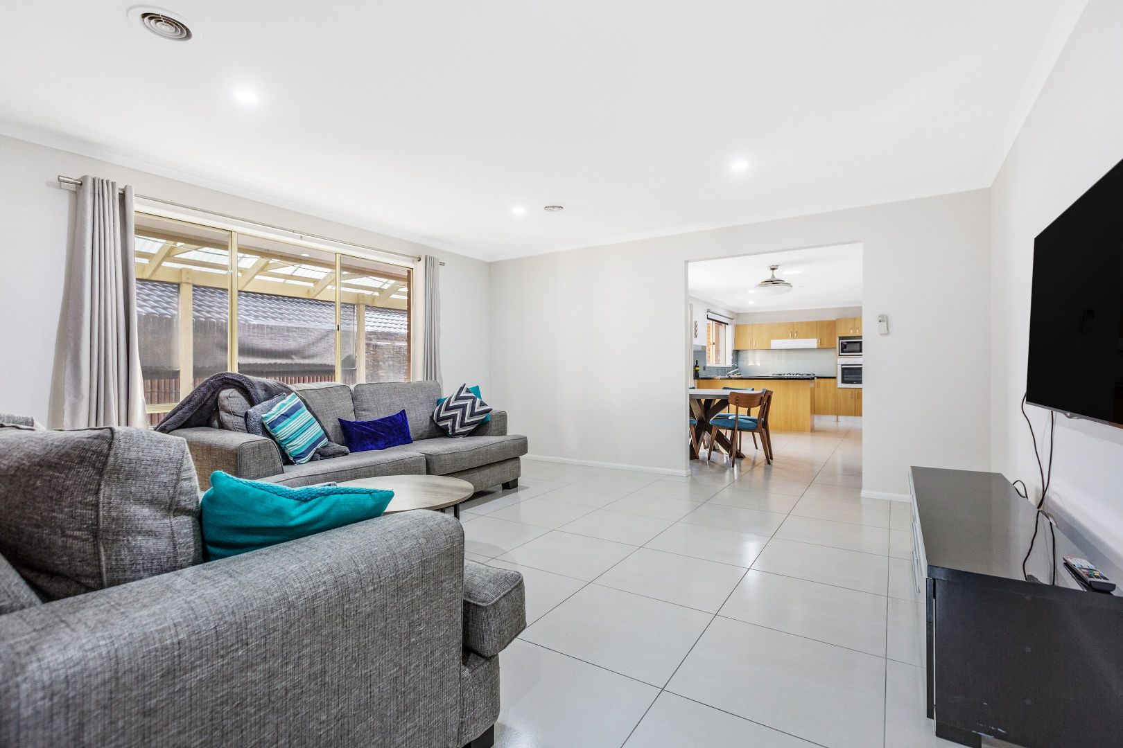 42 Orama Avenue, Carrum Downs VIC 3201, Image 2