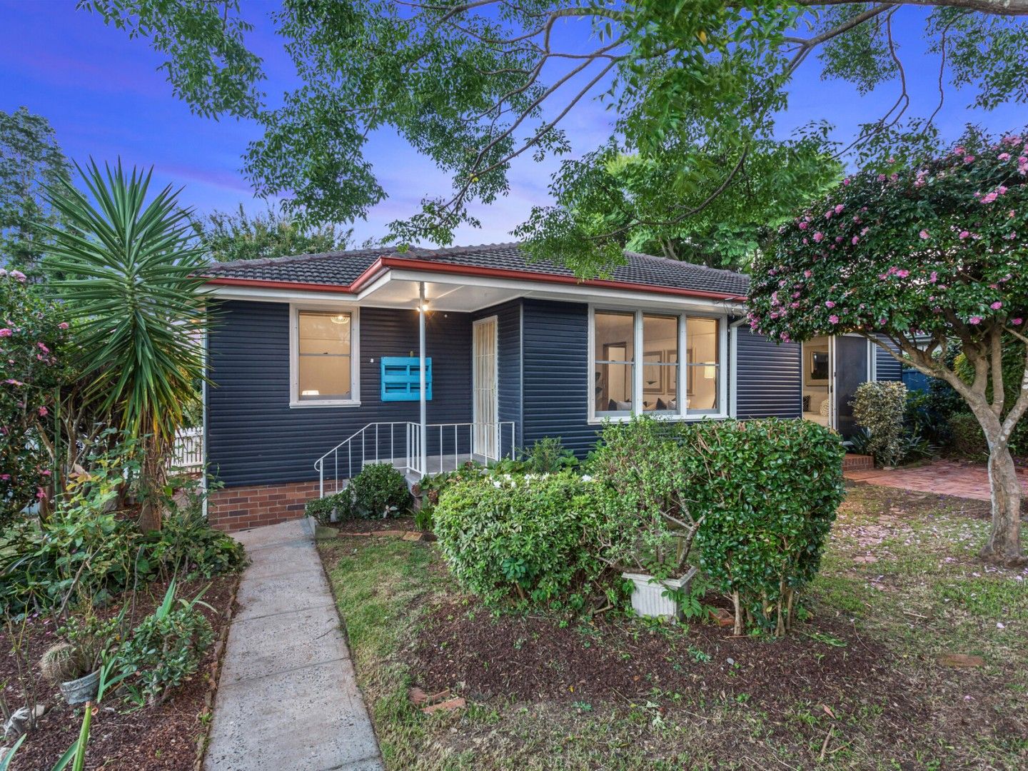 3 bedrooms House in 8 Binalong Road MOUNT COLAH NSW, 2079