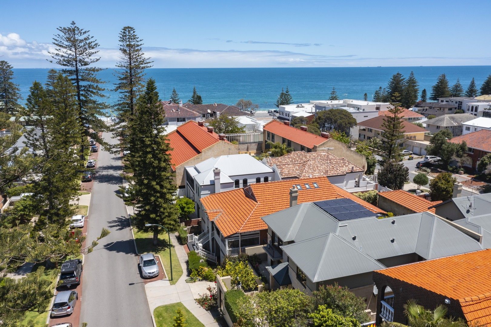 2 bedrooms Apartment / Unit / Flat in  COTTESLOE WA, 6011