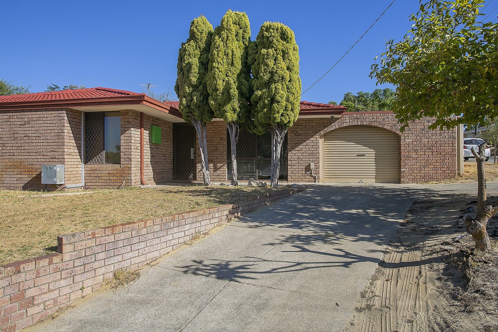 3 bedrooms House in 8 Oakleaf Circle MIRRABOOKA WA, 6061