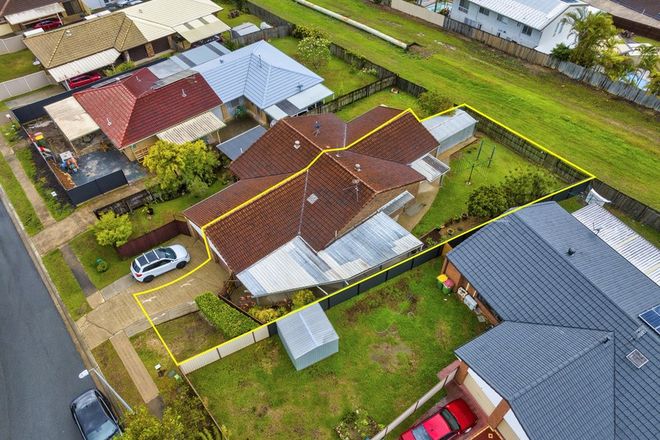 Picture of 1/24 Gumbeel Court, HIGHLAND PARK QLD 4211
