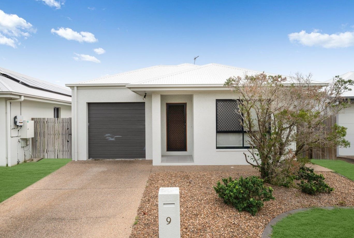 3 bedrooms House in 9 Daydream Circuit BURDELL QLD, 4818