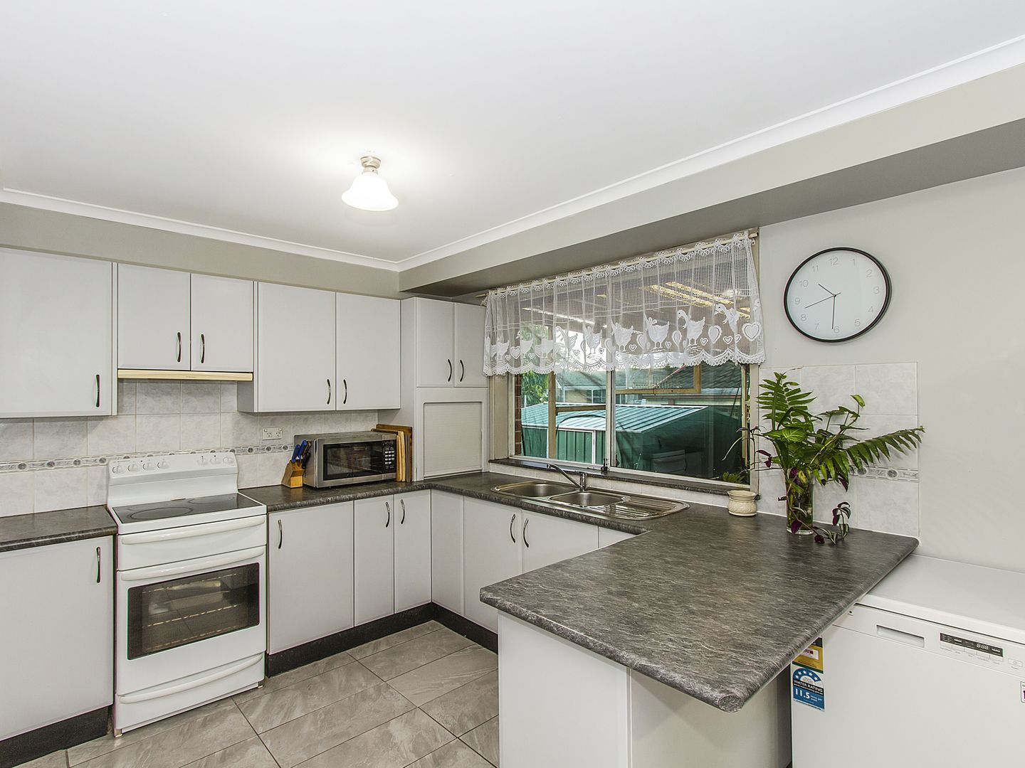 150 Vales Road, Mannering Park NSW 2259, Image 2