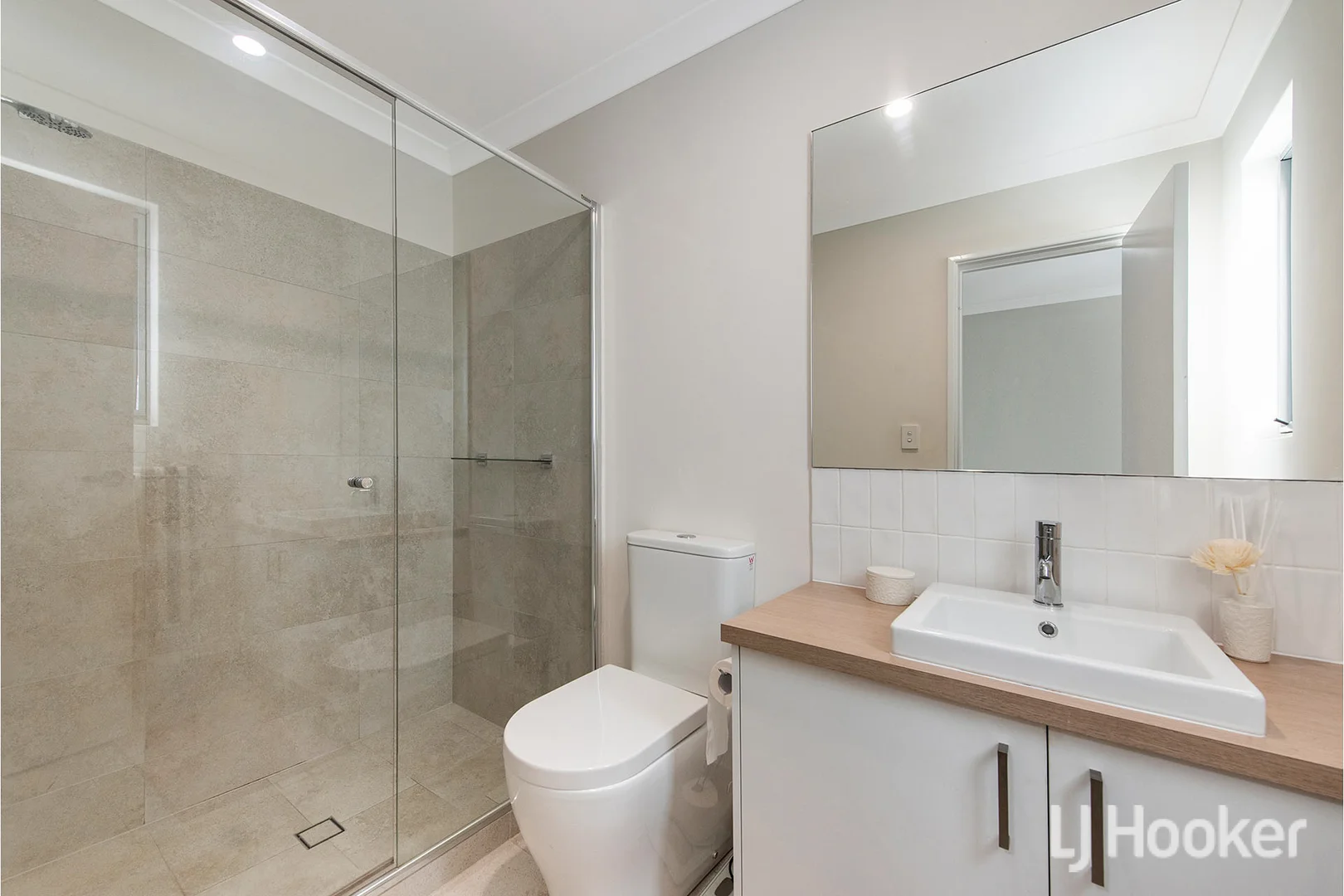 Additional image 8 of 5/107 Owtram Road, Armadale WA 6112