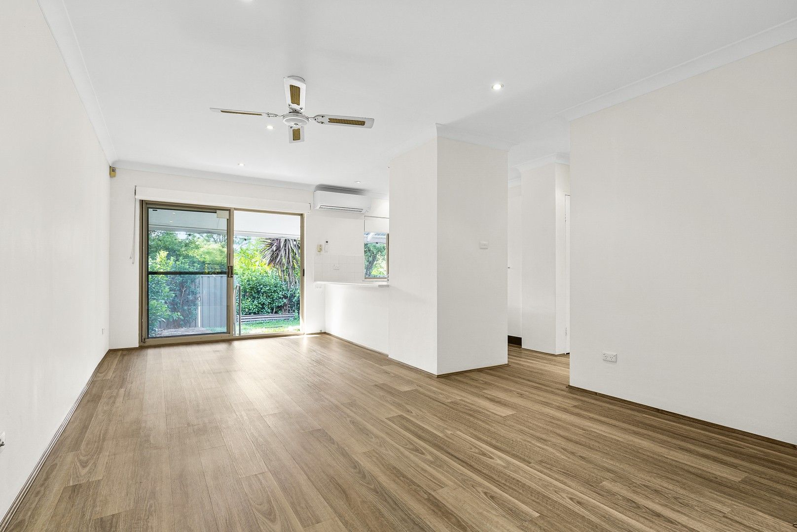 2 bedrooms Apartment / Unit / Flat in 8D/218 Box Road MIRANDA NSW, 2228