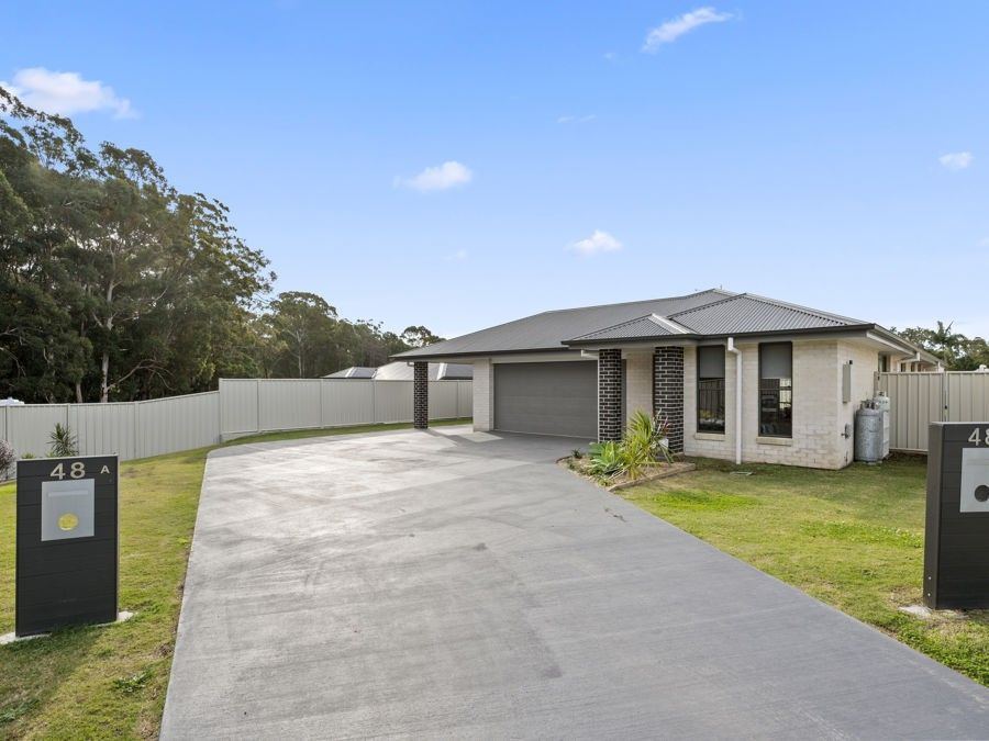 4 bedrooms House in 48 Gita Place WOOLGOOLGA NSW, 2456