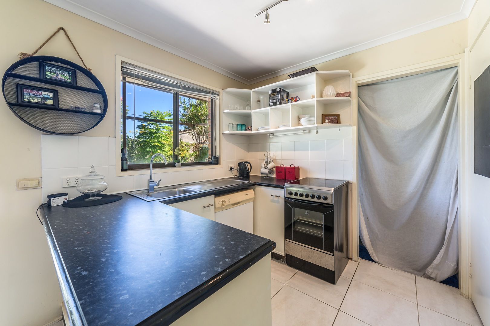 14/21 St Kevins Avenue, Benowa QLD 4217, Image 2