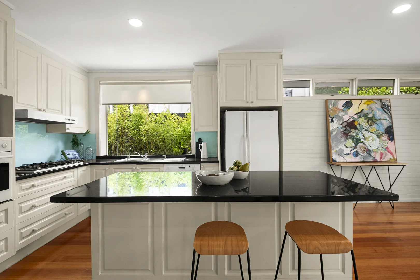 Exclusive Balwyn Cul-de-Sac: Spacious Family Home on 791sqm  Steps to Village, Trams & Schools - Pamja 4