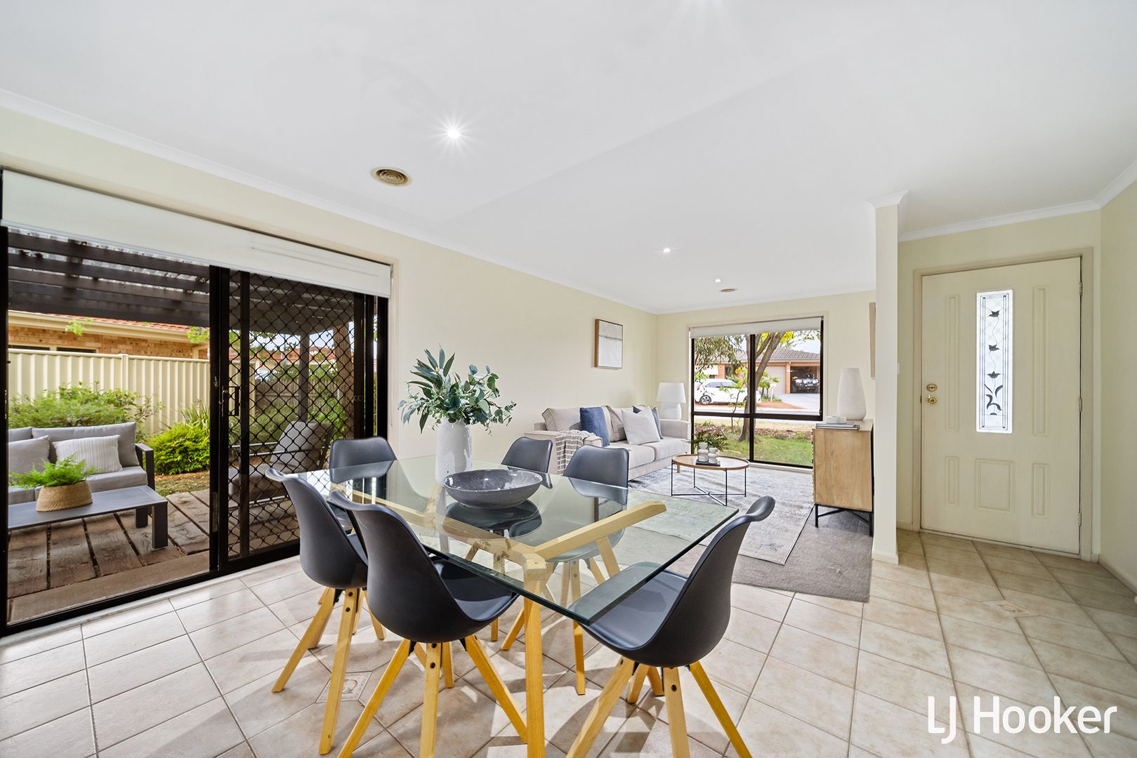 16 Westall Place, Dunlop ACT 2615, Image 2