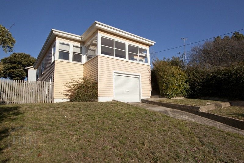 2 bedrooms House in 9 Connaught Cres WEST LAUNCESTON TAS, 7250
