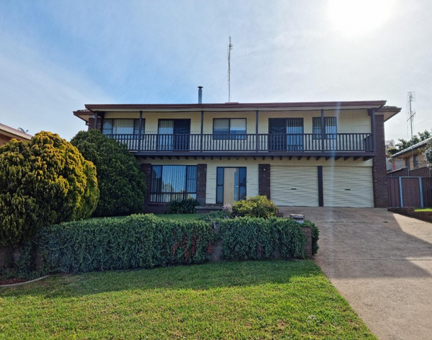 8 Mengarvie Road, Parkes NSW 2870