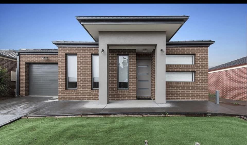 3 bedrooms Apartment / Unit / Flat in 1/18 Haywood Grove MELTON WEST VIC, 3337