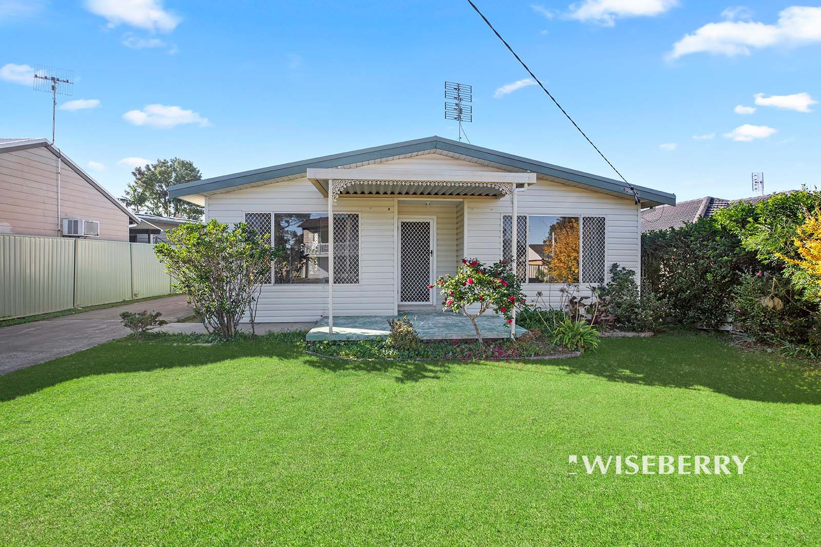 19 Robson Avenue, Gorokan NSW 2263, Image 0