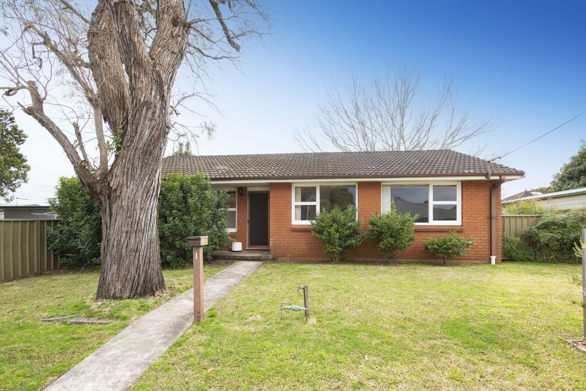 3 bedrooms House in 1 Jiri Place ENGADINE NSW, 2233