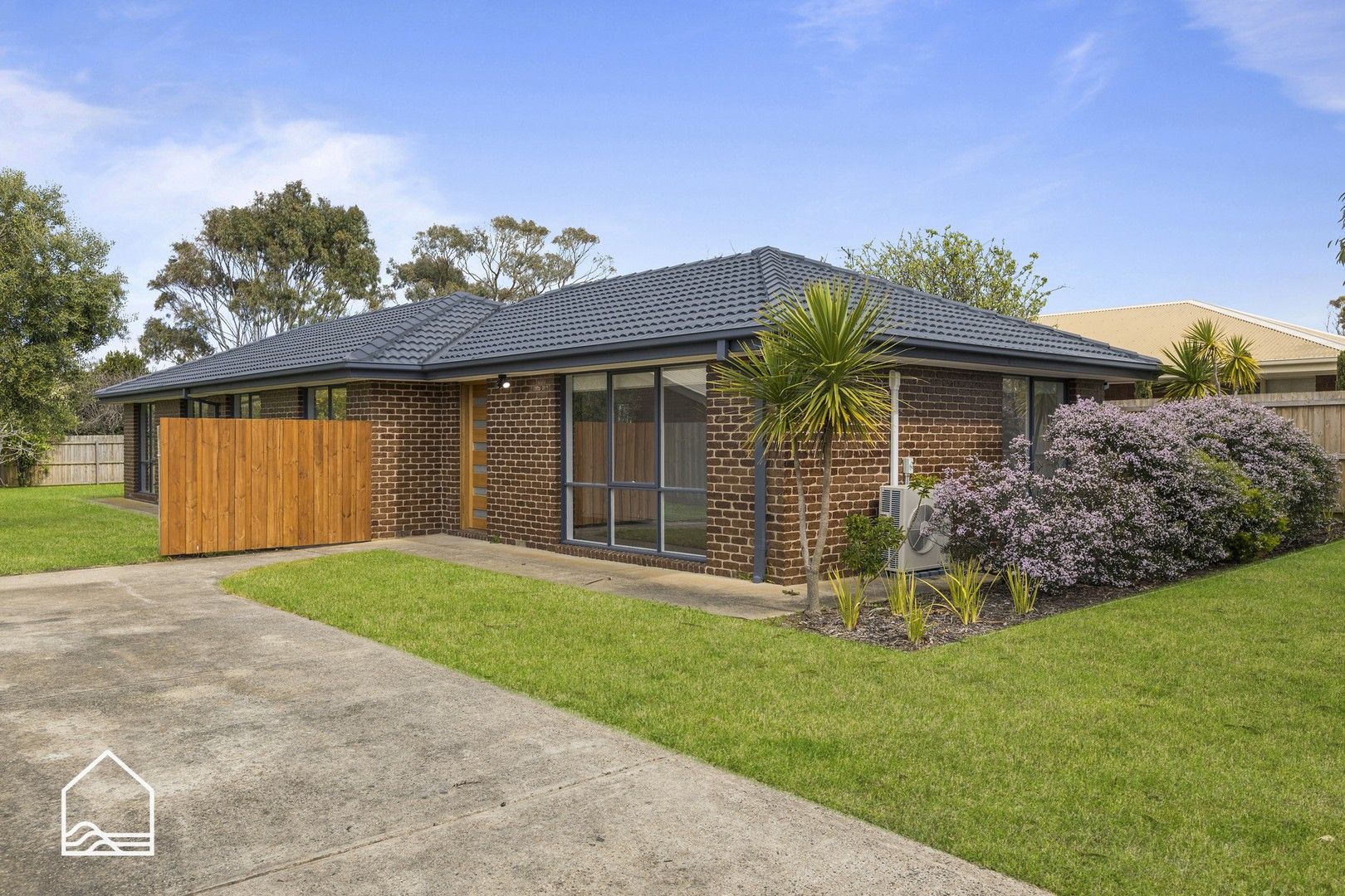4 bedrooms House in 4 Scammell Crescent TORQUAY VIC, 3228
