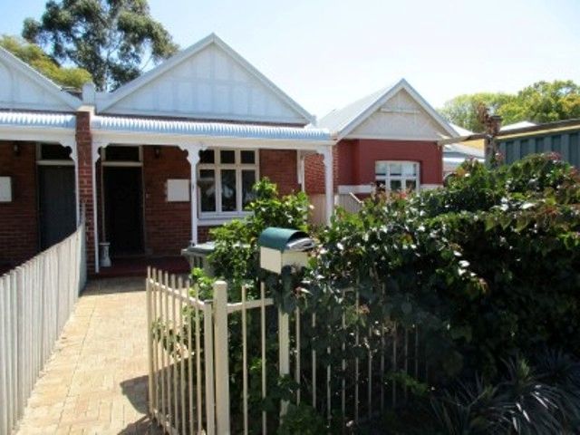 1 bedrooms House in 121 West Parade MOUNT LAWLEY WA, 6050