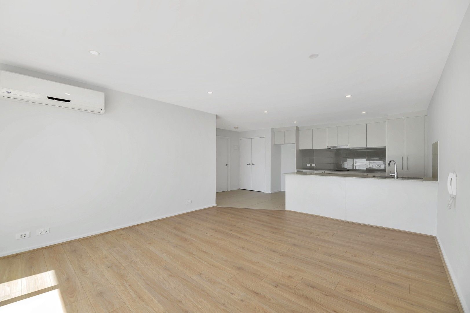 1 bedrooms Apartment / Unit / Flat in 29/41 Hampton Circuit YARRALUMLA ACT, 2600