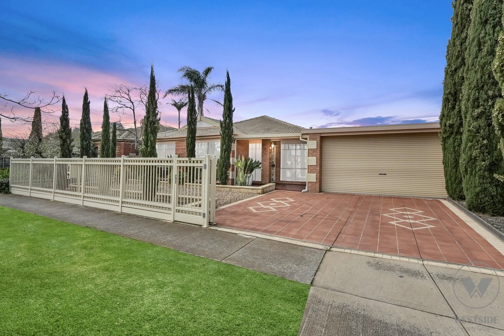 5 bedrooms House in 304 Morris Road HOPPERS CROSSING VIC, 3029