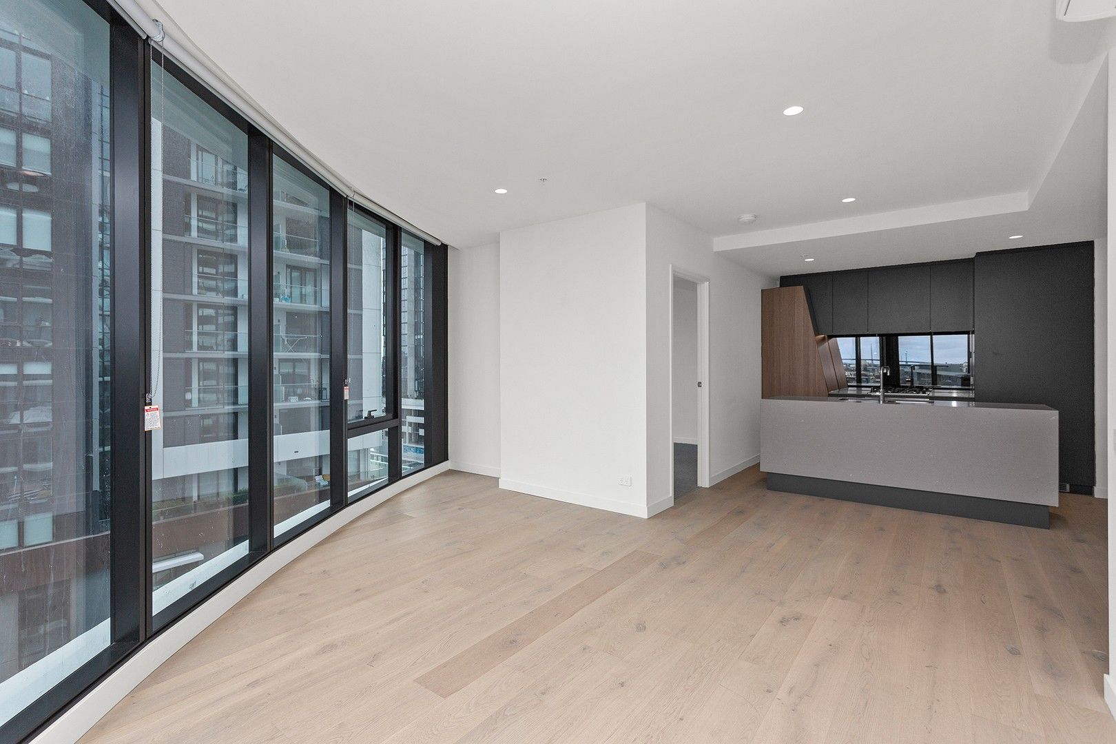 2 bedrooms Apartment / Unit / Flat in 1009/2 Hallenstein Street FOOTSCRAY VIC, 3011