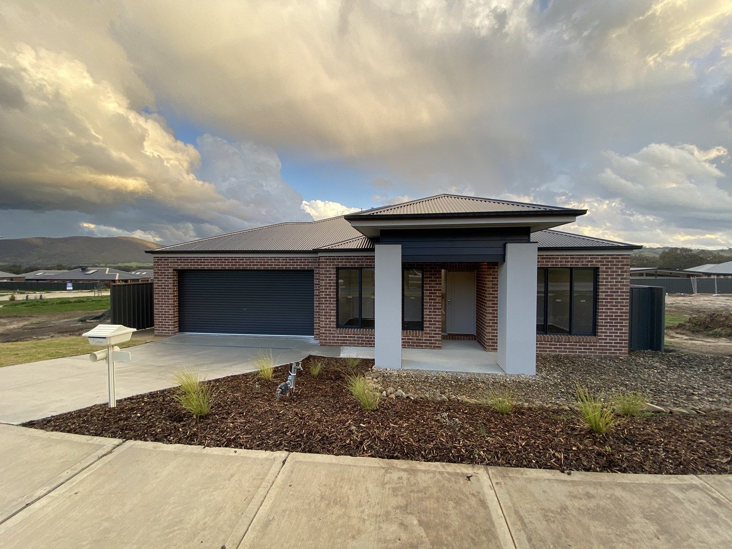 4 bedrooms House in 84 Highcliffe Road LENEVA VIC, 3691
