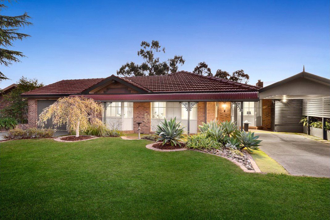 5 bedrooms House in 2 Ramsay Close DONCASTER EAST VIC, 3109