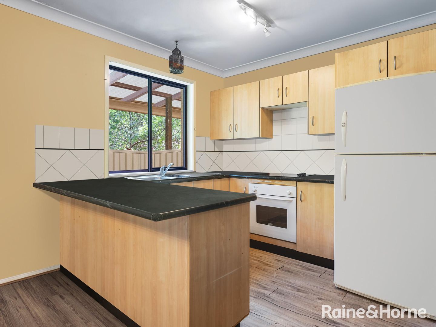 1/18 York Street, Point Frederick NSW 2250, Image 2