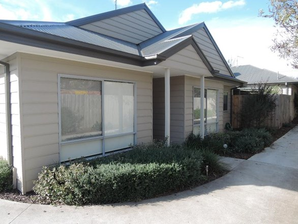 2/12 Rodney Street, Gisborne VIC 3437