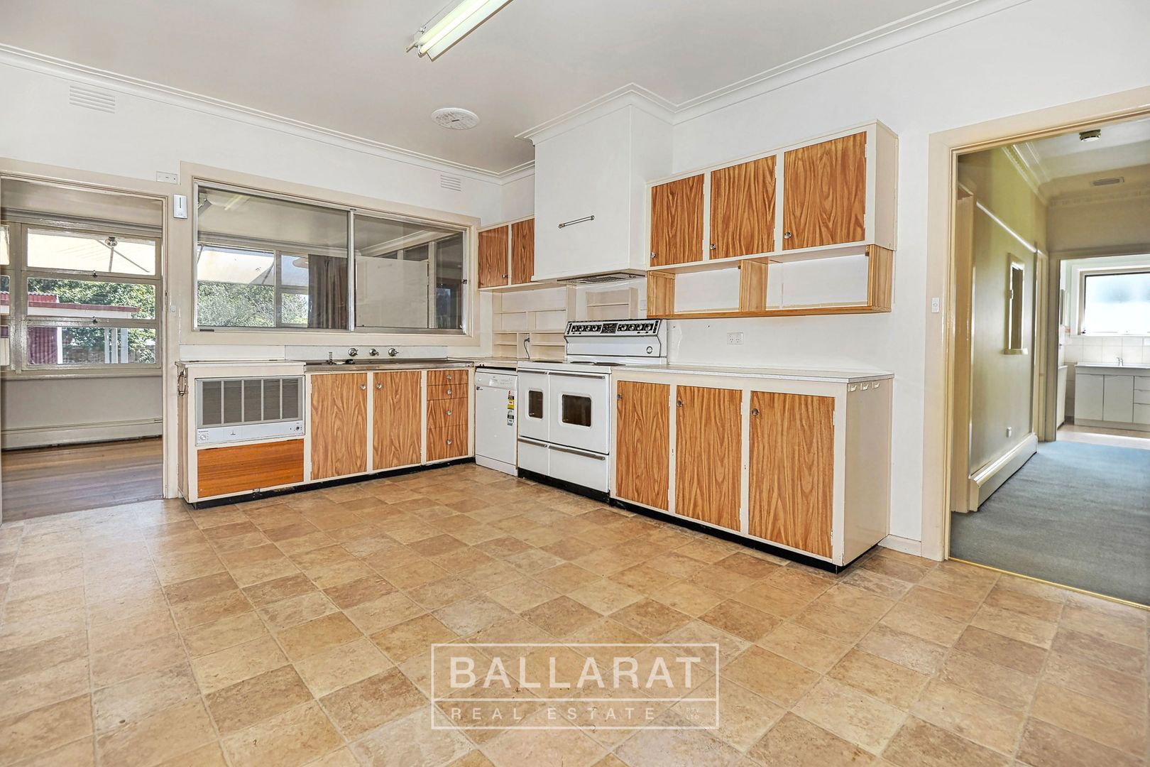 611 Doveton Street North, Soldiers Hill VIC 3350, Image 2